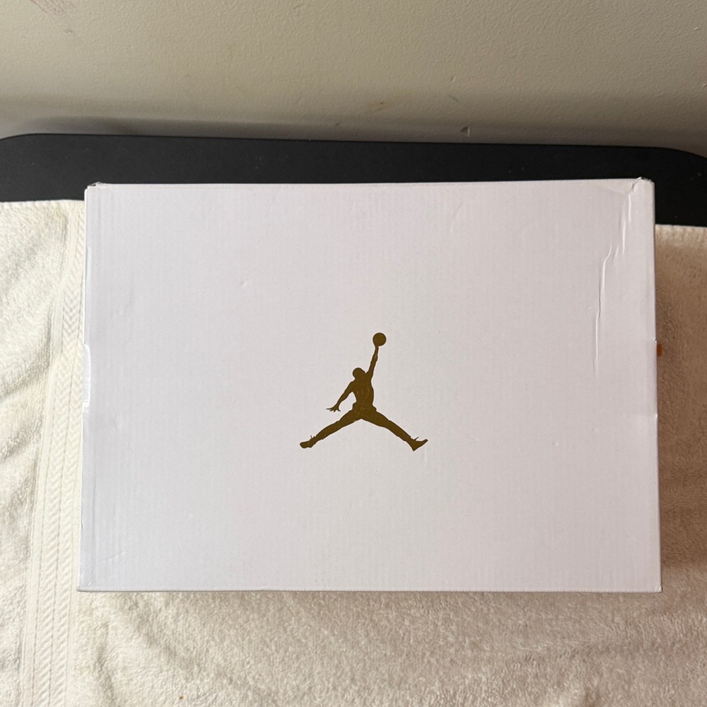 Womens Air Jordan Sneakers - Picture 9 of 10
